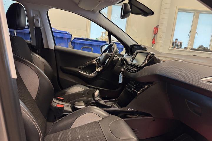 Sølv Peugeot 2008 fra 2017