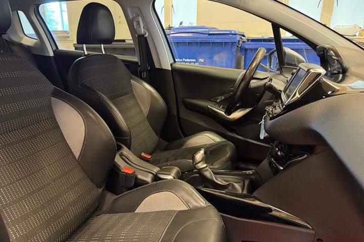 Sølv Peugeot 2008 fra 2017