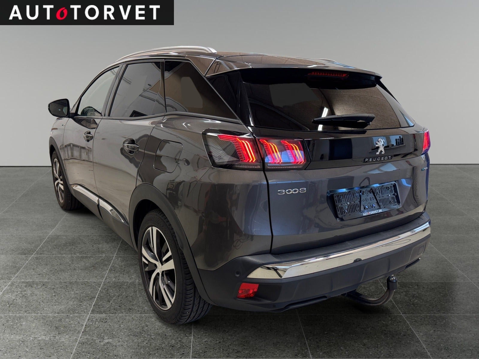 Grå Peugeot 3008 fra 2021