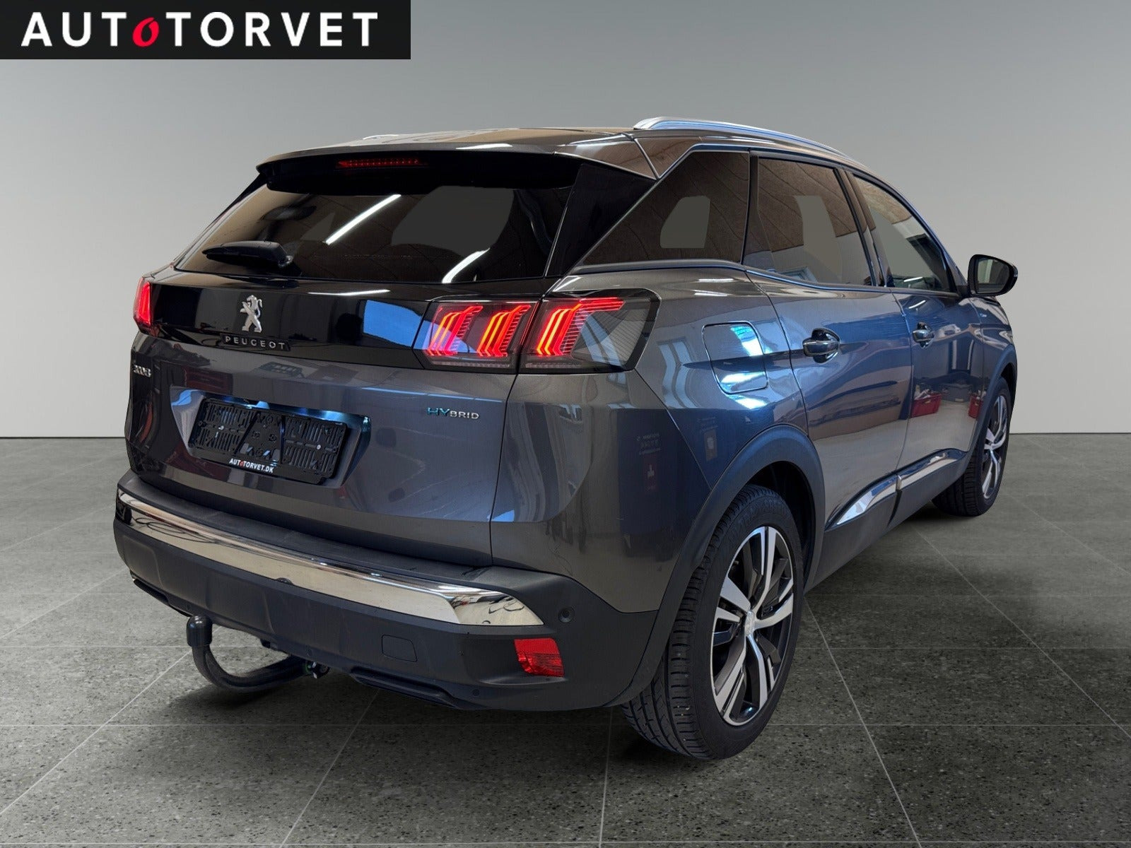 Grå Peugeot 3008 fra 2021