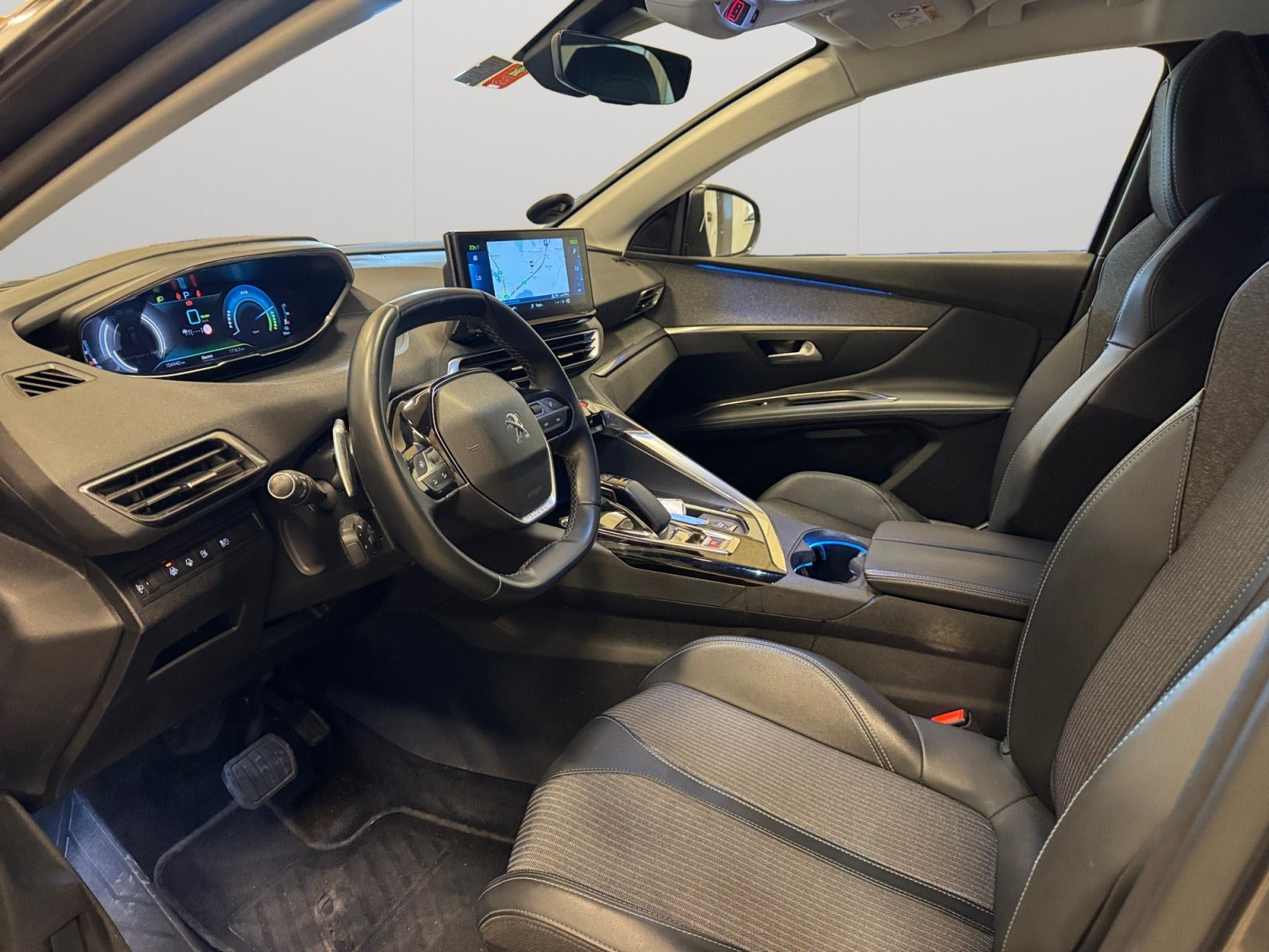 Grå Peugeot 3008 fra 2021