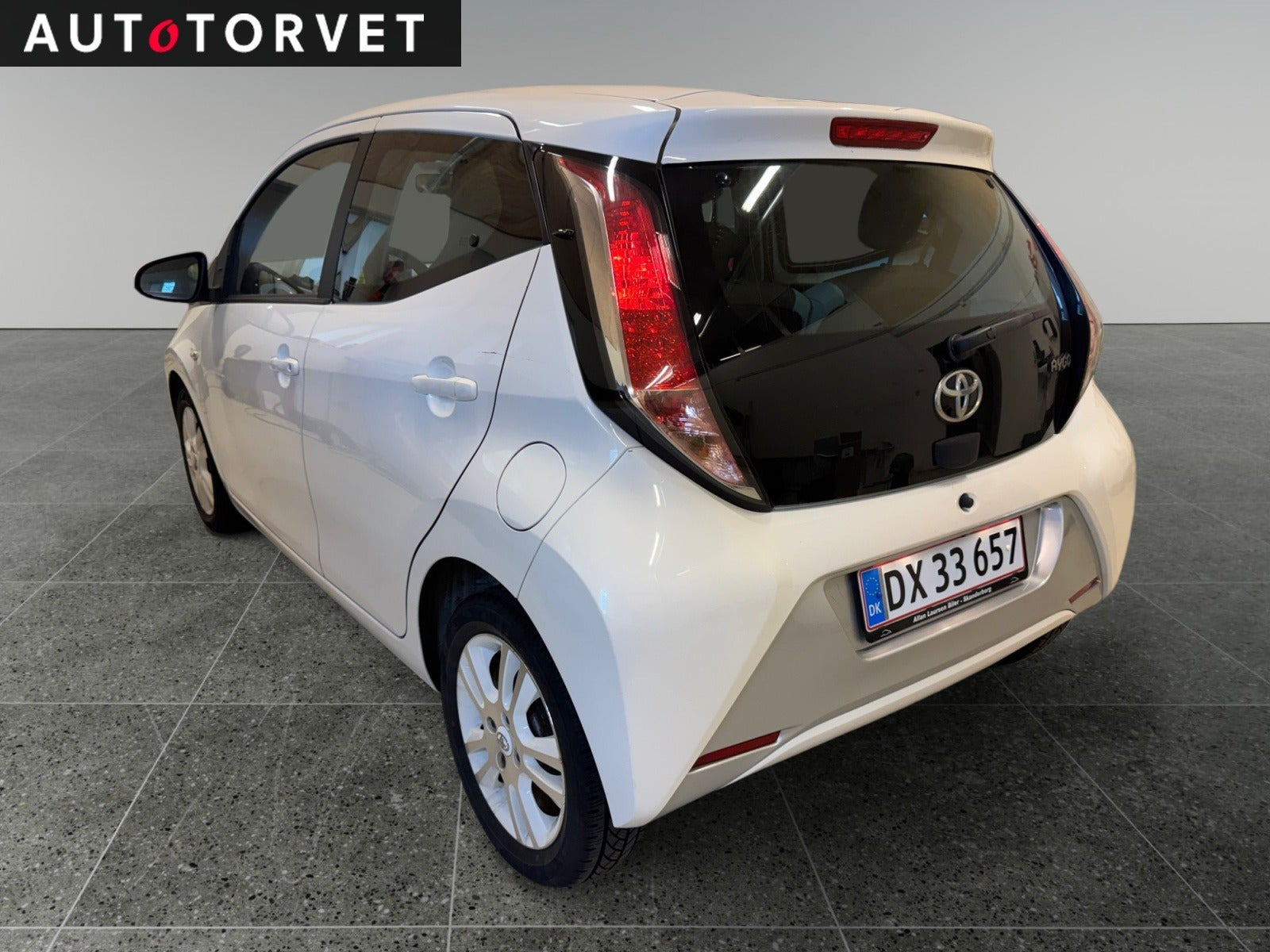 Hvid Toyota Aygo fra 2015