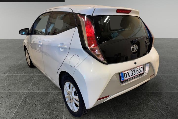 Hvid Toyota Aygo fra 2015
