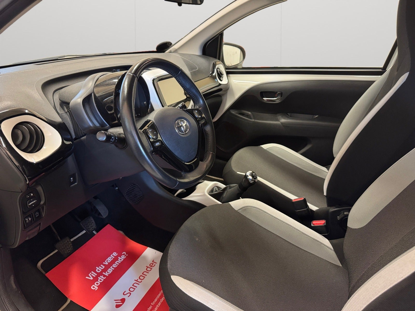 Hvid Toyota Aygo fra 2015