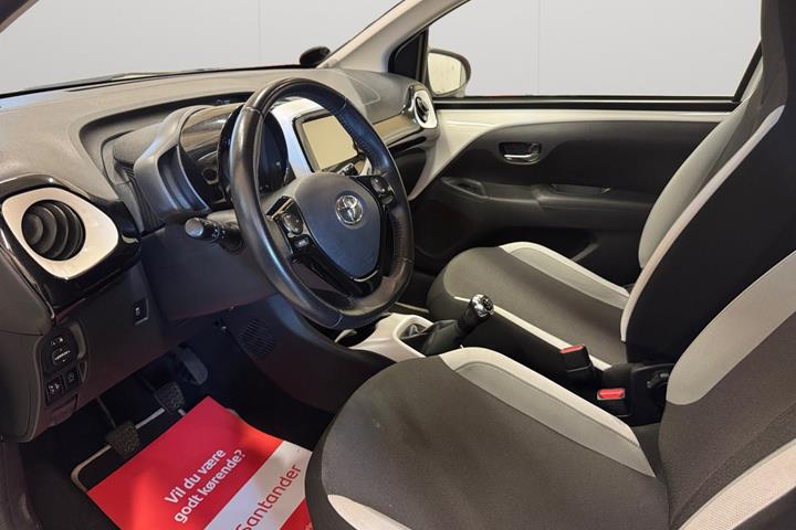 Hvid Toyota Aygo fra 2015