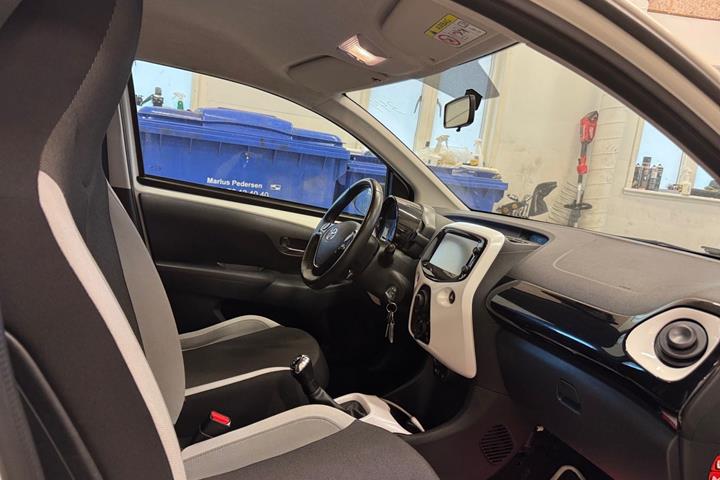 Hvid Toyota Aygo fra 2015