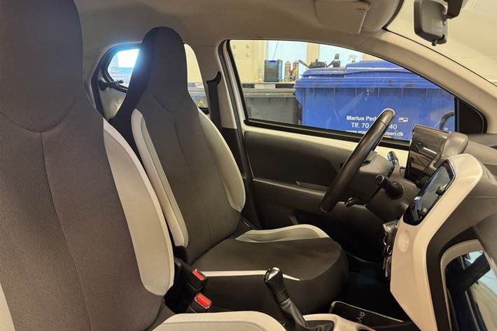 Hvid Toyota Aygo fra 2015