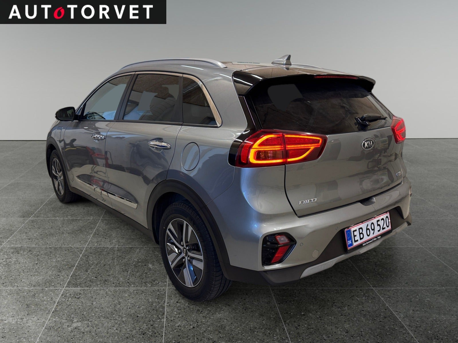 Grå Kia Niro fra 2020
