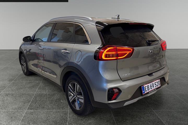 Grå Kia Niro fra 2020