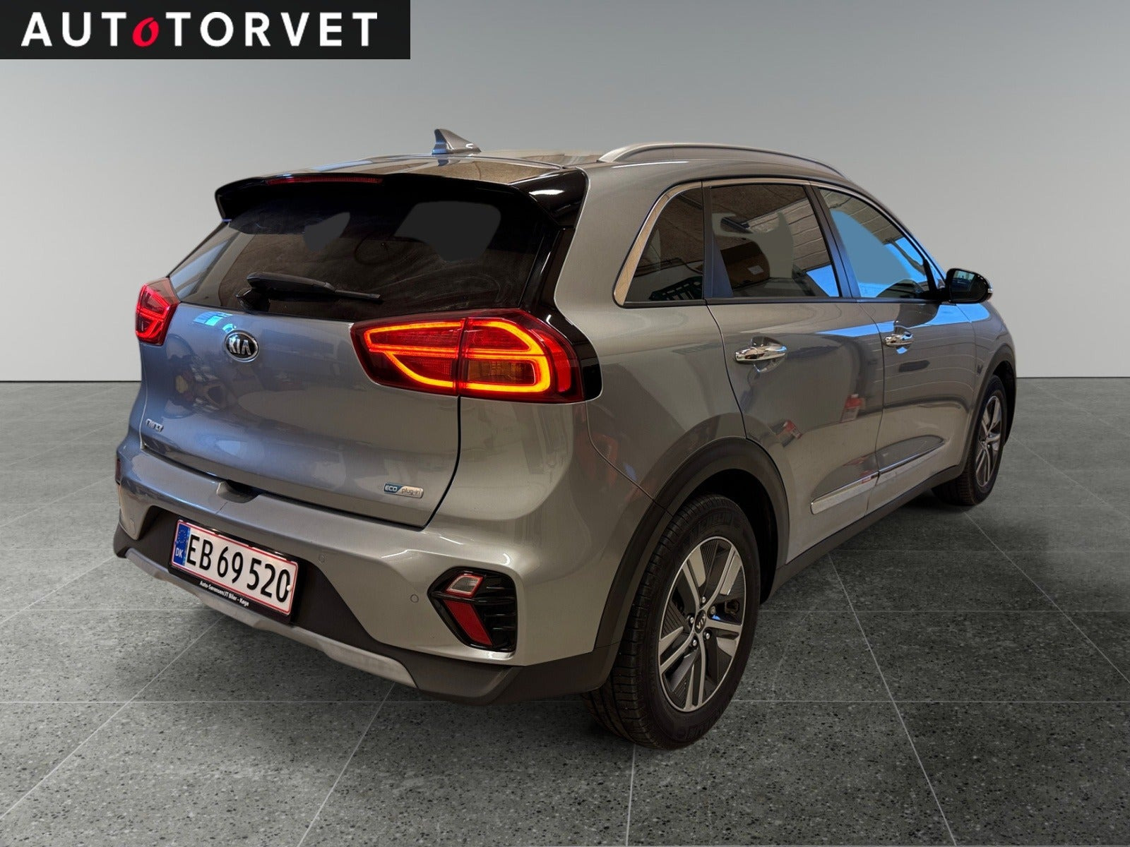 Grå Kia Niro fra 2020