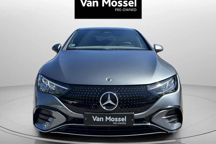 Grå Mercedes EQE350+ fra 2025