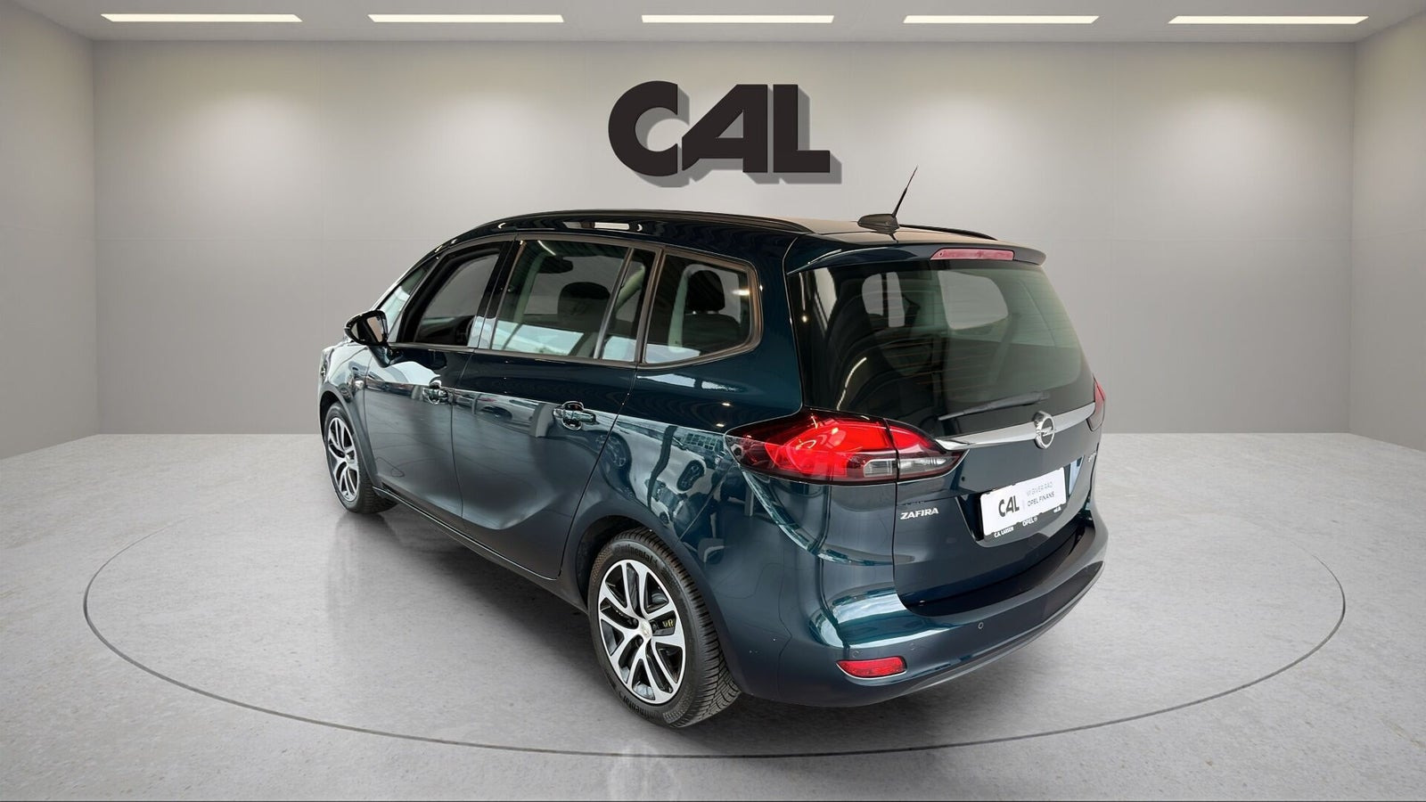 Blå Opel Zafira Tourer fra 2018