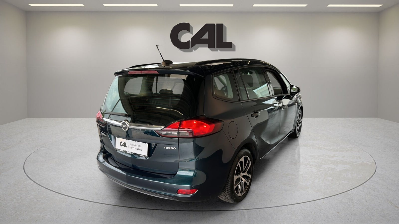 Blå Opel Zafira Tourer fra 2018