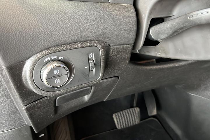 Blå Opel Zafira Tourer fra 2018
