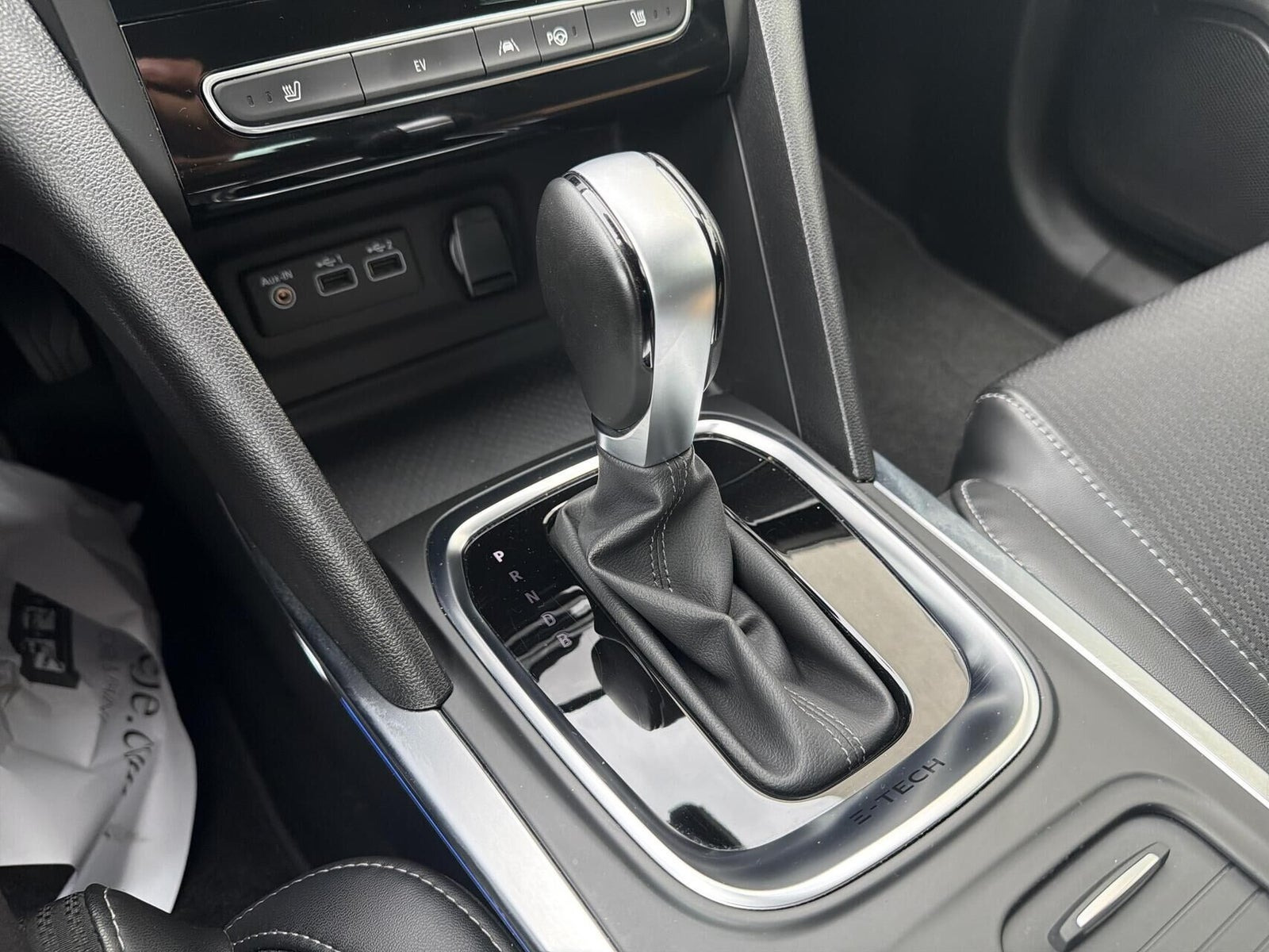 Grå Renault Megane IV fra 2021