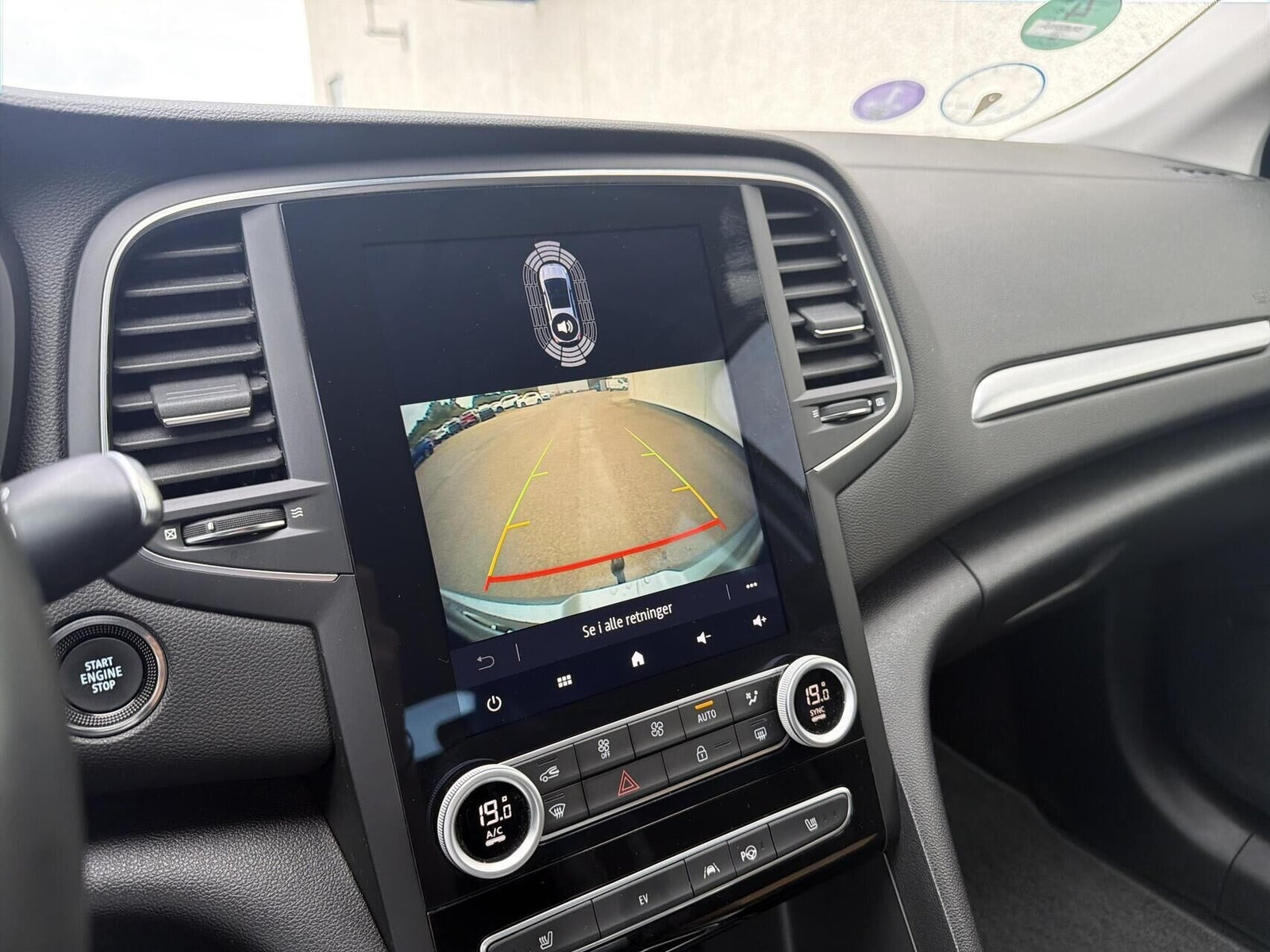 Grå Renault Megane IV fra 2021