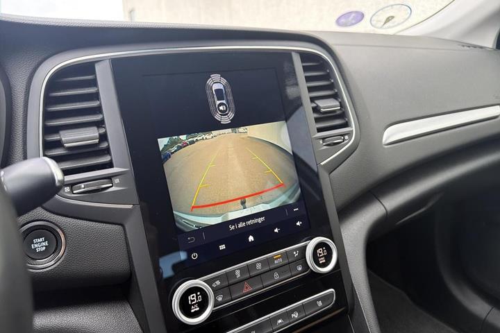 Grå Renault Megane IV fra 2021