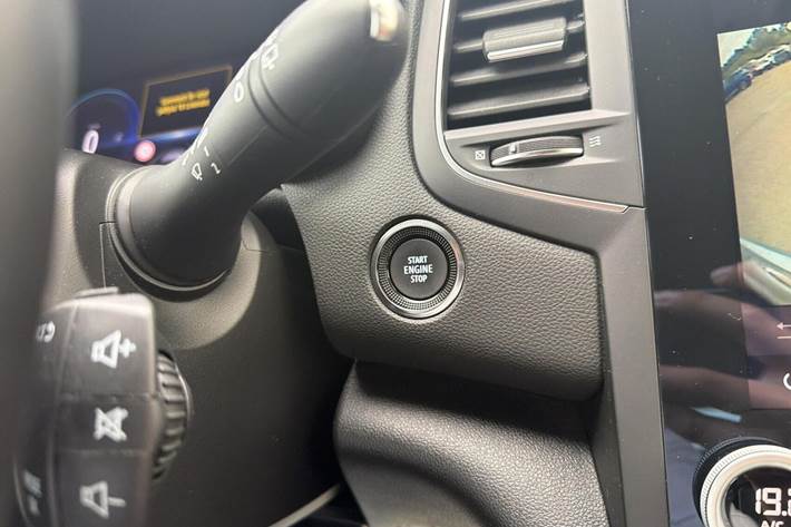 Grå Renault Megane IV fra 2021