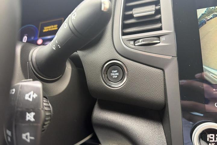 Grå Renault Megane IV fra 2021