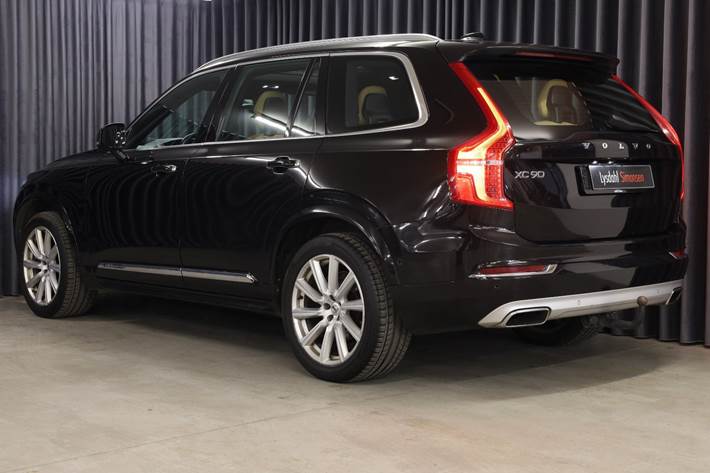 Sort Volvo XC90 fra 2015