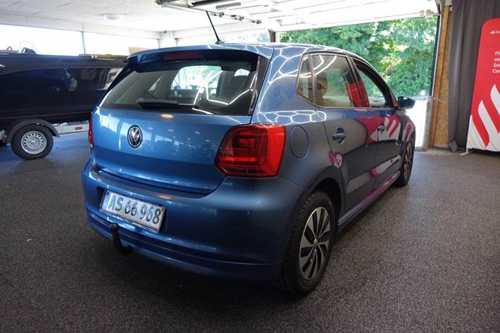 Blå VW Polo fra 2015