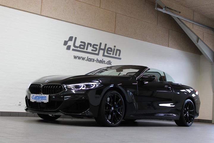 Sort BMW M850i fra 2021 set udefra