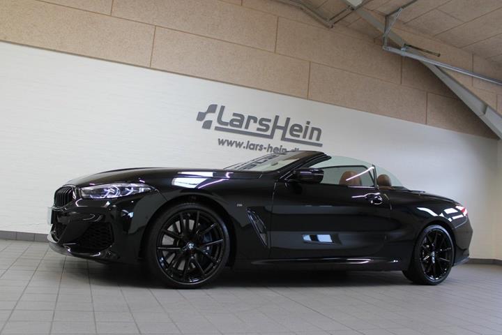 Sort BMW M850i fra 2021