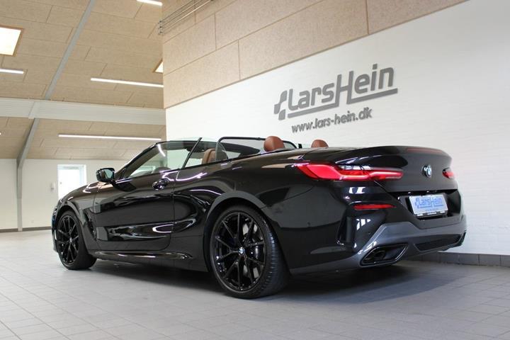 Sort BMW M850i fra 2021