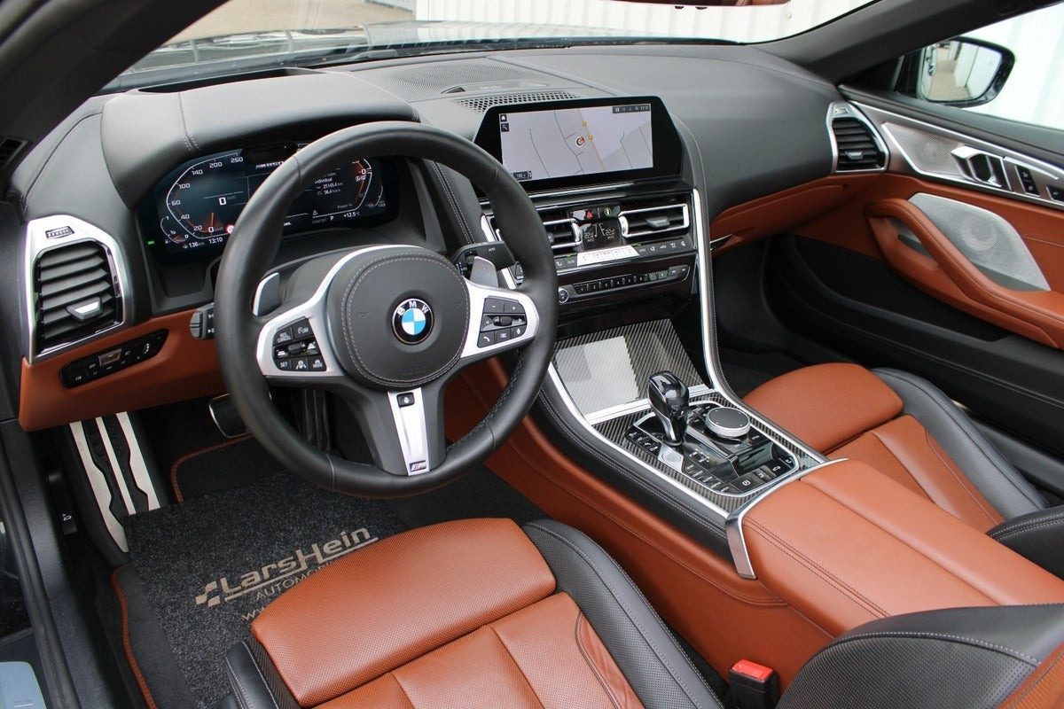 Sort BMW M850i fra 2021