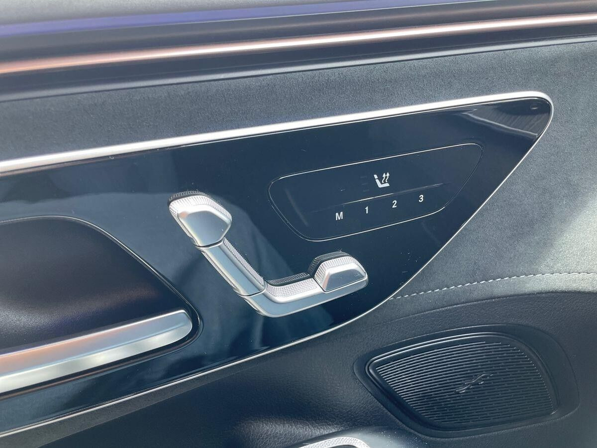 Grå Mercedes EQE350 fra 2024