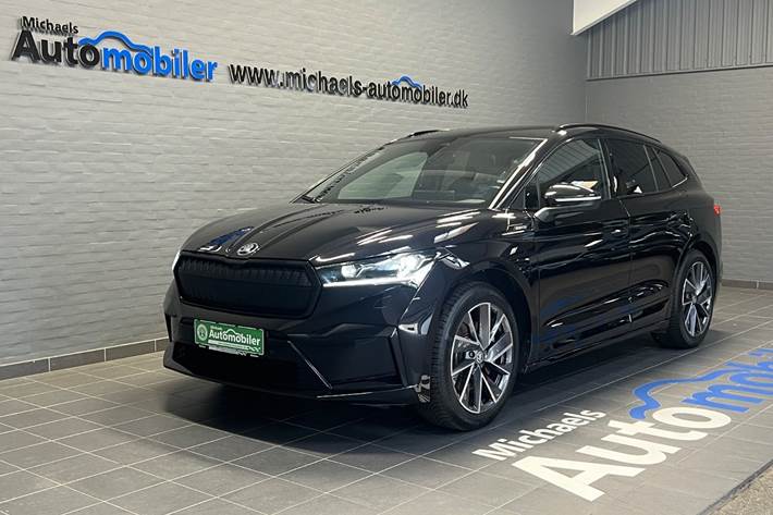 Sort Skoda Enyaq fra 2025 set udefra