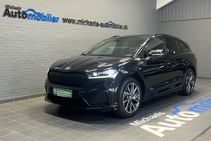 Sort Skoda Enyaq fra 2025 set udefra