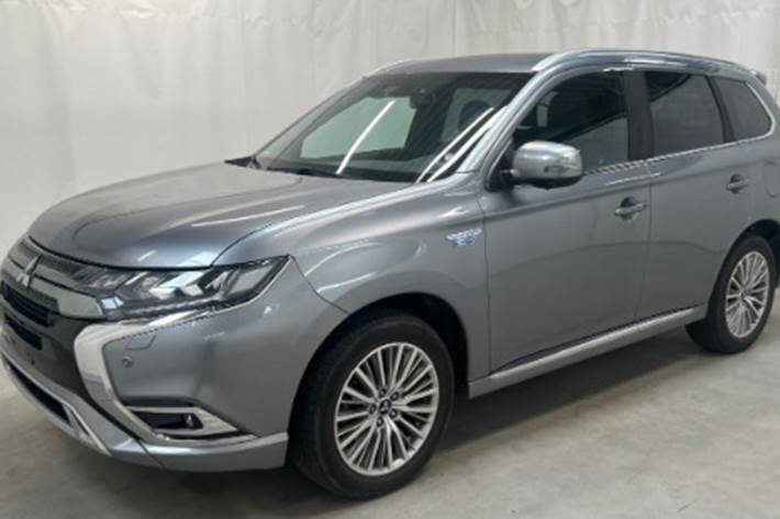 Grå Mitsubishi Outlander fra 2019