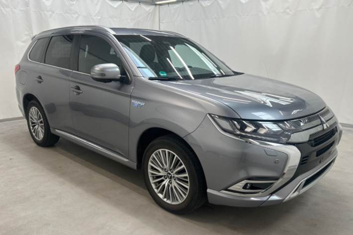 Grå Mitsubishi Outlander fra 2019