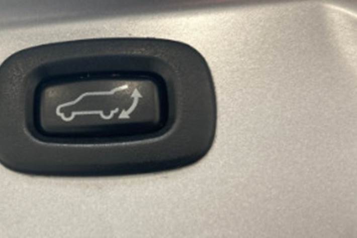 Grå Mitsubishi Outlander fra 2019