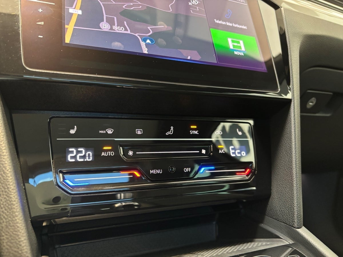 Sort VW Passat fra 2021
