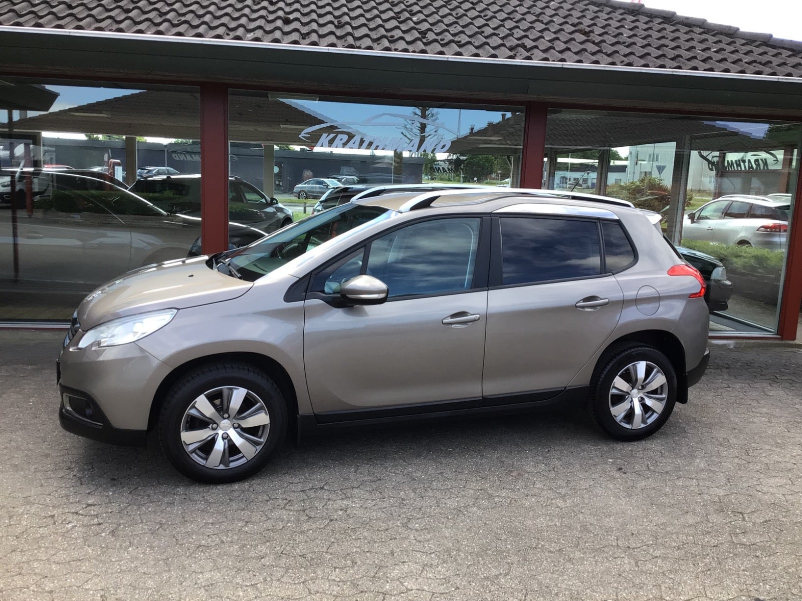 Brun Peugeot 2008 fra 2015