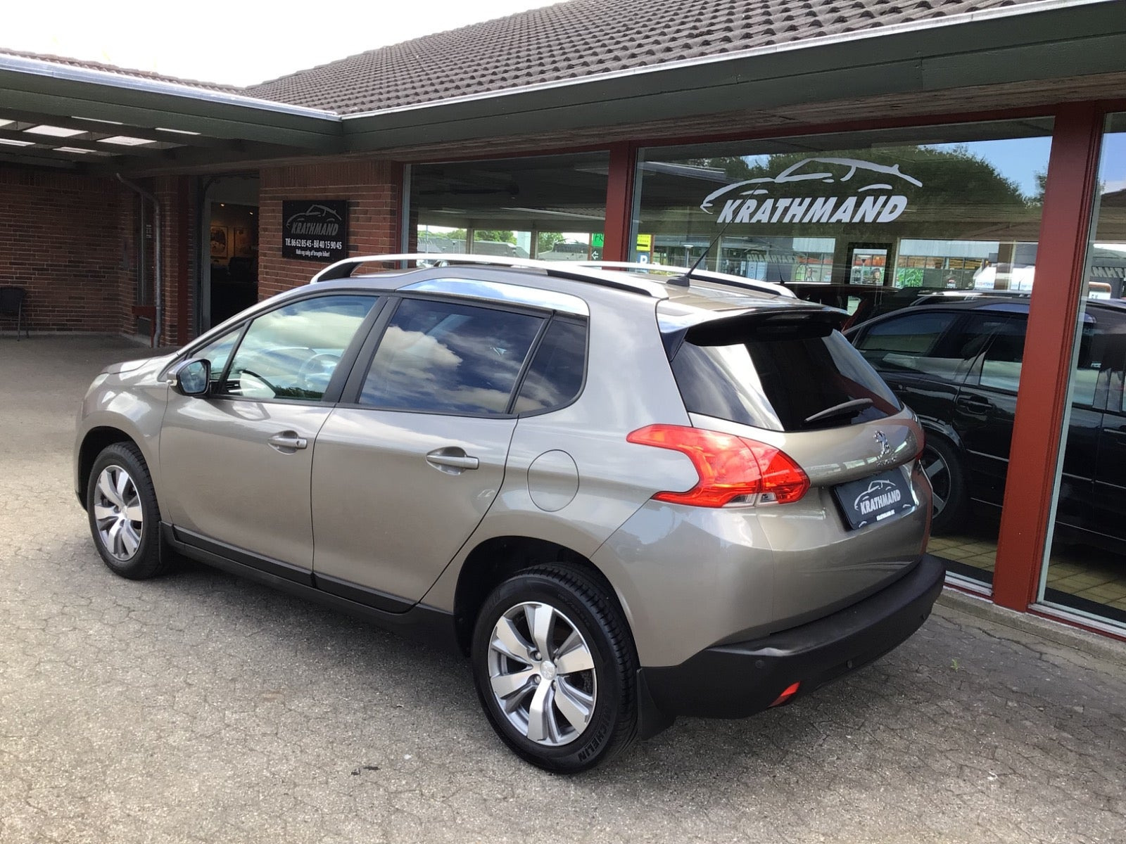Brun Peugeot 2008 fra 2015