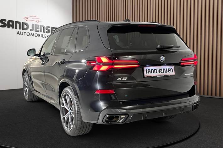 Sort BMW X5 fra 2025