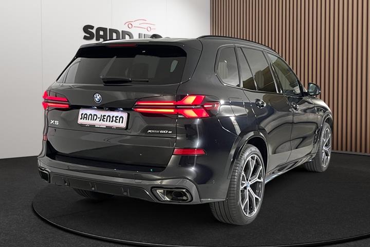 Sort BMW X5 fra 2025