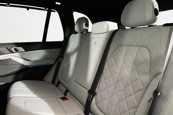 Sort BMW X5 fra 2025