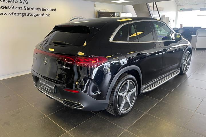 Sort Mercedes EQE350 SUV fra 2025