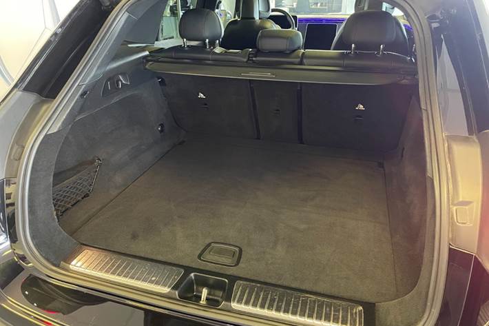 Sort Mercedes EQE350 SUV fra 2025