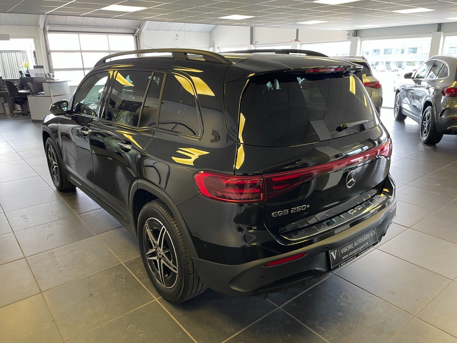 Sort Mercedes EQB250+ fra 2026
