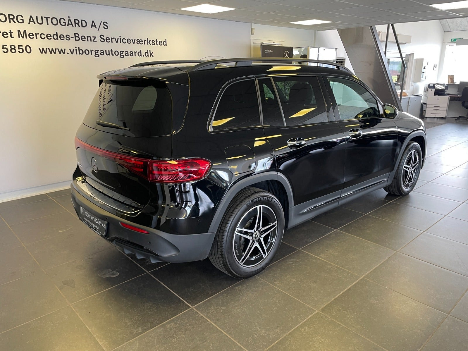 Sort Mercedes EQB250+ fra 2026