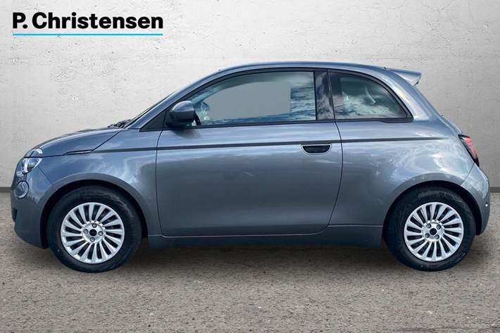 Grå Fiat 500e fra 2023