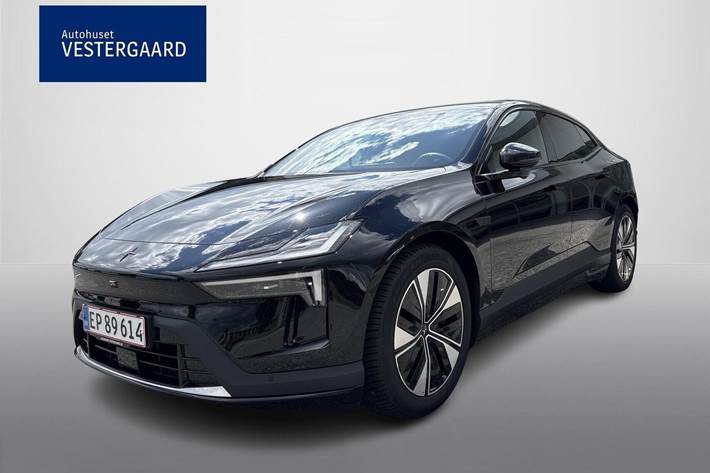 Sort Polestar 4 fra 2026