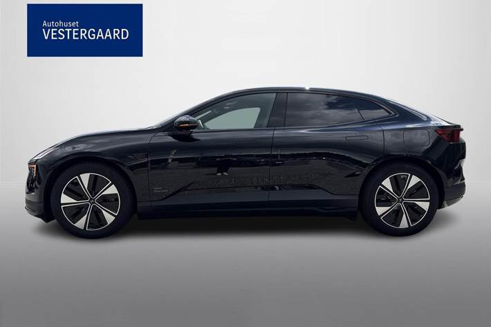 Sort Polestar 4 fra 2026