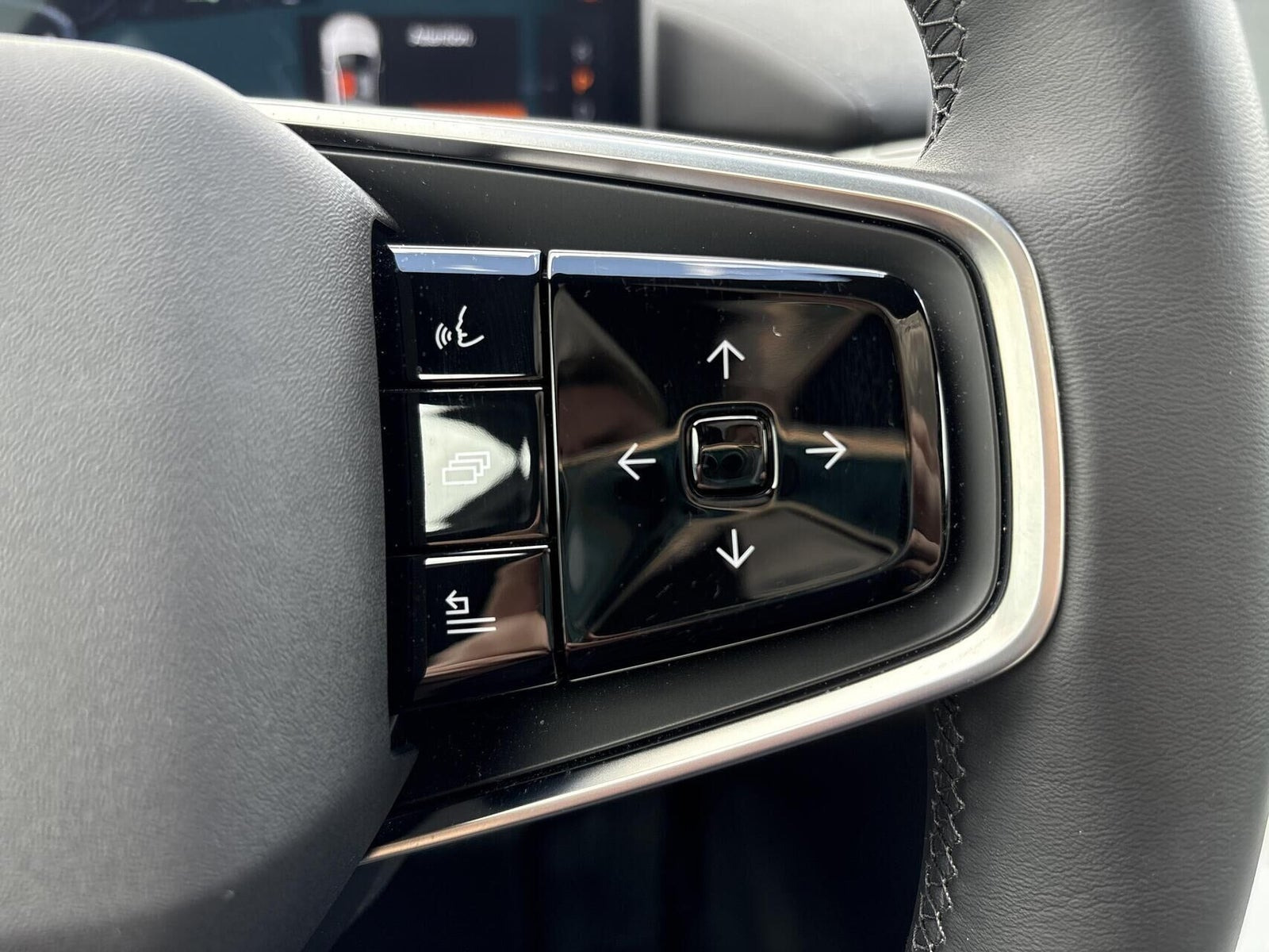 Sort Polestar 4 fra 2026