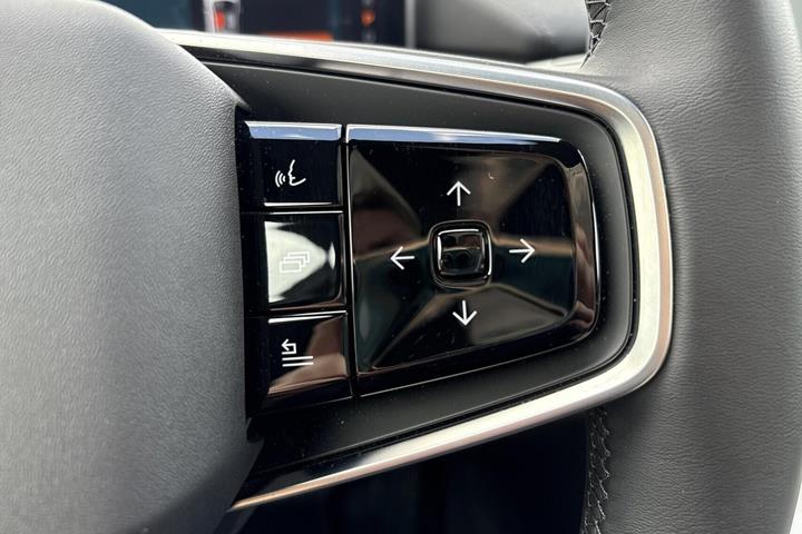 Sort Polestar 4 fra 2026